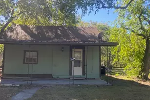 523 S Rio Grande St, Lockhart, TX 78644 - Photo 1