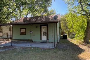 523 S Rio Grande St, Lockhart, TX 78644 - Photo 3