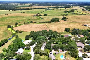 295 Oak Creek Cir, Luling, TX 78648 - Photo 29