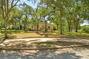 295 Oak Creek Cir, Luling, TX 78648 - Photo 3