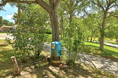 295 Oak Creek Circle, Luling, TX 78648 - Photo 27