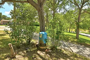 295 Oak Creek Cir, Luling, TX 78648 - Photo 27