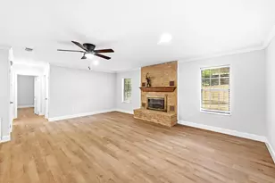 295 Oak Creek Cir, Luling, TX 78648 - Photo 7