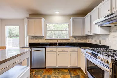 8904 W Hove Loop, Austin, TX 78749 - Photo 9