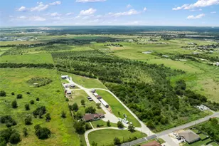 925 N 1st St, Jarrell, TX 76537 - Photo 5