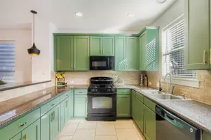 1601 Miriam Ave, Austin, TX 78702 - Photo 9