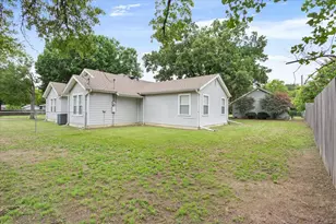 1607 N Harding Ave, Cameron, TX 76520 - Photo 35