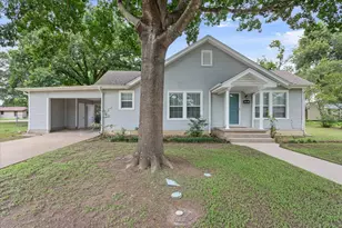 1607 N Harding Ave, Cameron, TX 76520 - Photo 1