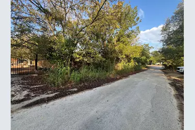 713 E 2nd Street, Elgin, TX 78621 - Photo 3