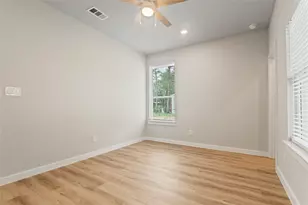 240 Shadow Oak Dr, Bastrop, TX 78602 - Photo 17