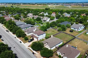 411 Estate Dr, Hutto, TX 78634 - Photo 39