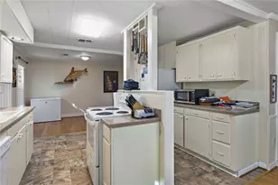 414 E Eblin St, La Grange, TX 78945 - Photo 5