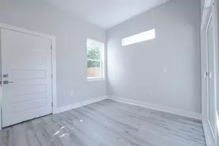 1042 Rosemont St, Austin, TX 78723 - Photo 11