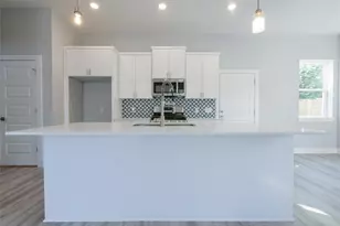 1042 Rosemont St, Austin, TX 78723 - Photo 9