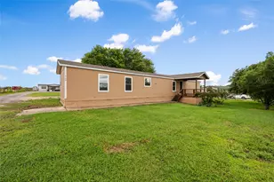 360 Shady Oaks Dr, Kyle, TX 78640 - Photo 1