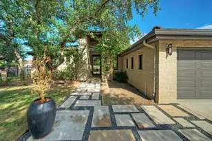 10 Monarch Oaks Ln, The Hills, TX 78738 - Photo 1