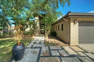 10 Monarch Oaks Ln, The Hills, TX 78738 - Photo 1