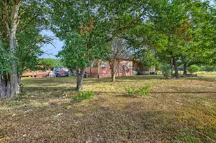 201 Hofheinz St, San Marcos, TX 78666 - Photo 5