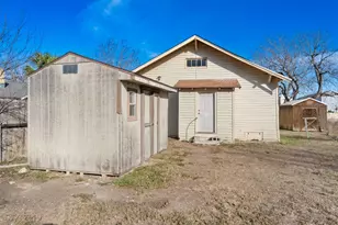 917 Trinity St, Lockhart, TX 78644 - Photo 13