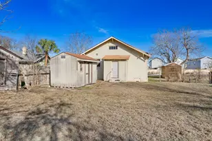 917 Trinity St, Lockhart, TX 78644 - Photo 7