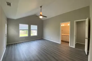 504 Debra Dr, Taylor, TX 76574 - Photo 9