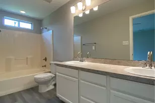 504 Debra Dr, Taylor, TX 76574 - Photo 5
