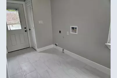 700 N Avenue C, Elgin, TX 78621 - Photo 17