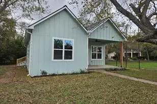 700 N Avenue C, Elgin, TX 78621 - Photo 3