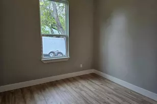 700 N Avenue C, Elgin, TX 78621 - Photo 15