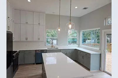 700 N Avenue C, Elgin, TX 78621 - Photo 5