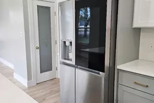 700 N Avenue C, Elgin, TX 78621 - Photo 7