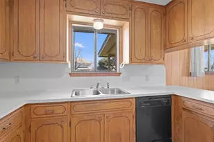 914 Victoria St, Taylor, TX 76574 - Photo 13