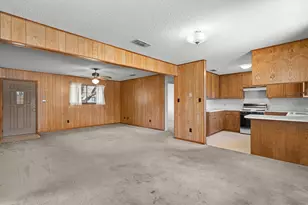 914 Victoria St, Taylor, TX 76574 - Photo 9