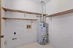 914 Victoria St, Taylor, TX 76574 - Photo 15