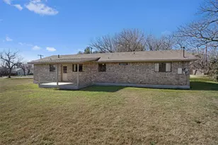 914 Victoria St, Taylor, TX 76574 - Photo 29