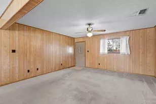 914 Victoria St, Taylor, TX 76574 - Photo 5