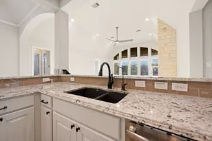 917 Coolabah Ave, New Braunfels, TX 78132 - Photo 11