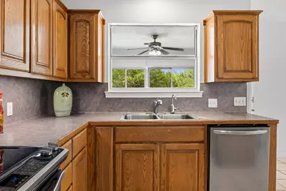 207 Meadow Oaks Drive, Dripping Springs, TX 78620 - Photo 15
