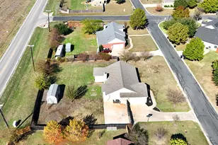 119 Brazos Dr, Hutto, TX 78634 - Photo 35