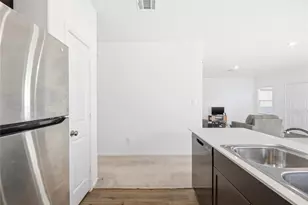 724 Rancho Del Cielo Loop, Jarrell, TX 76537 - Photo 13