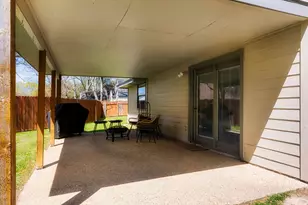 503 San Jacinto St, Lockhart, TX 78644 - Photo 9