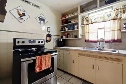 671 N Leon Street, Giddings, TX 78942 - Photo 13