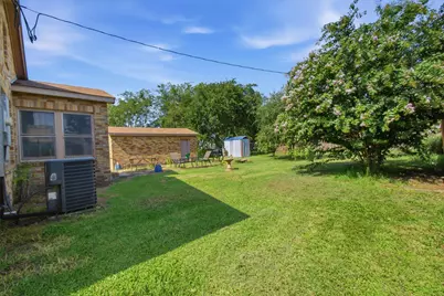 671 N Leon Street, Giddings, TX 78942 - Photo 17