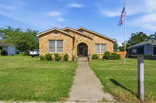 671 N Leon St, Giddings, TX 78942 - Photo 1