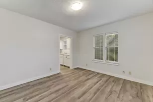 2305 W 9th St, Austin, TX 78703 - Photo 9