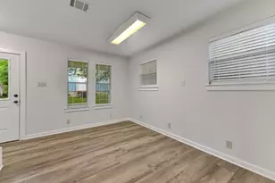 2305 W 9th St, Austin, TX 78703 - Photo 13