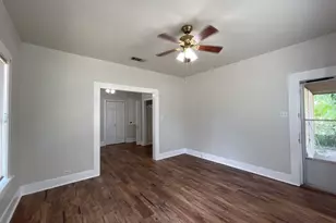 606 Mesquite St, Bastrop, TX 78602 - Photo 5