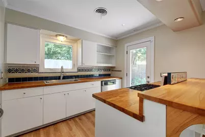 900 Aurora Circle, Austin, TX 78757 - Photo 9