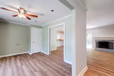 900 Aurora Circle, Austin, TX 78757 - Photo 11