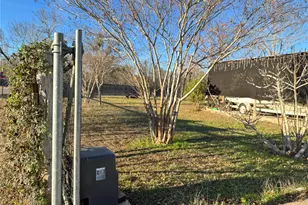 140 Alum Park Pl Dr, Cedar Creek, TX 78612 - Photo 21